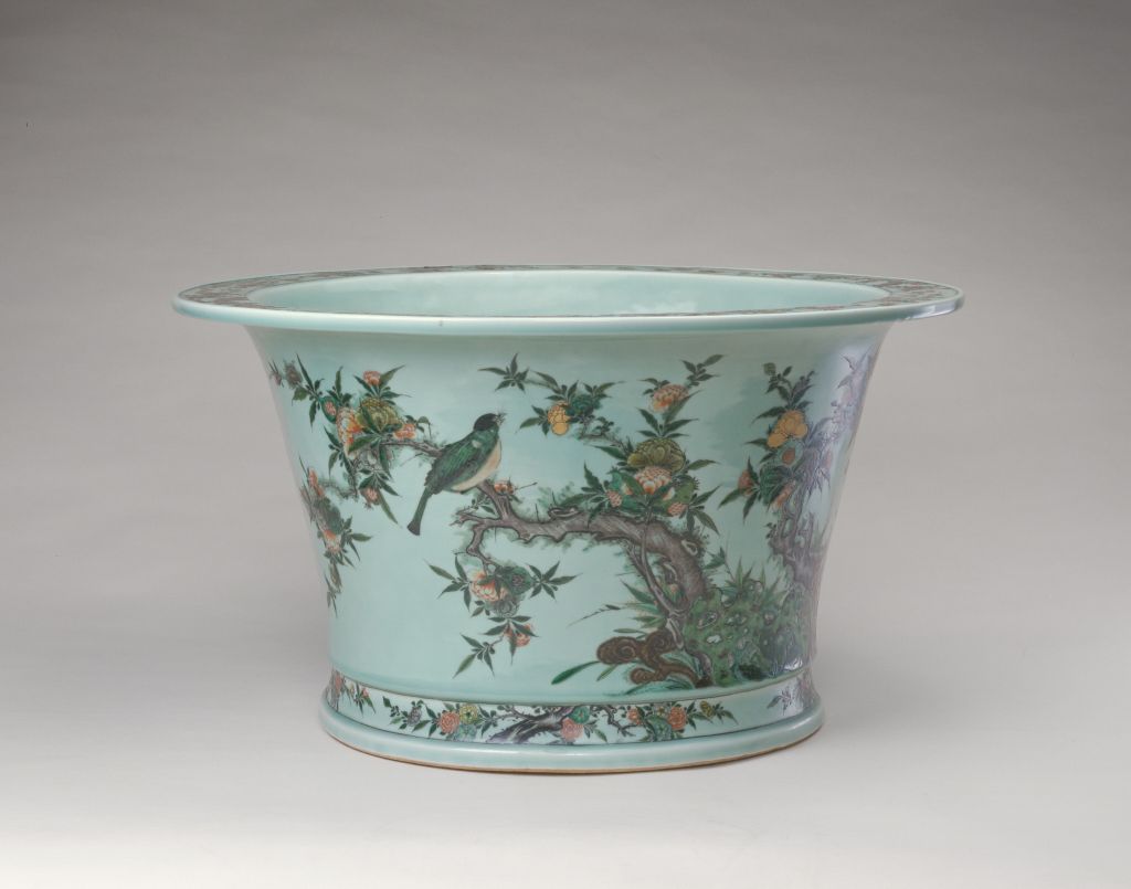 图片[1]-Large flowerpot with multicolored holly glaze and gold flowers and birds-China Archive